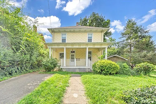 2410 Broadway Ave #B Photo 1