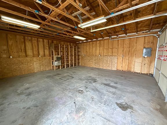 3rd image of 1020 Locust
