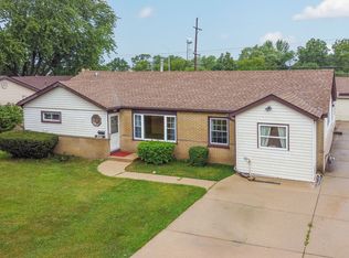 112 E Berkley Ln, Hoffman Estates, IL 60169