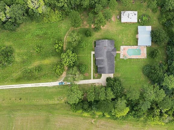 4th image of 696 Benton Store Rd