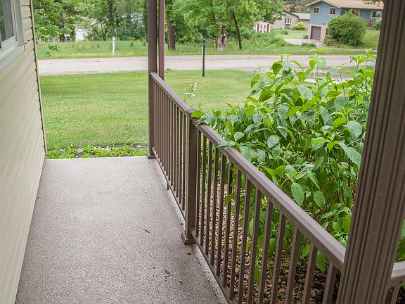 4th image of 1190 Perry Dr