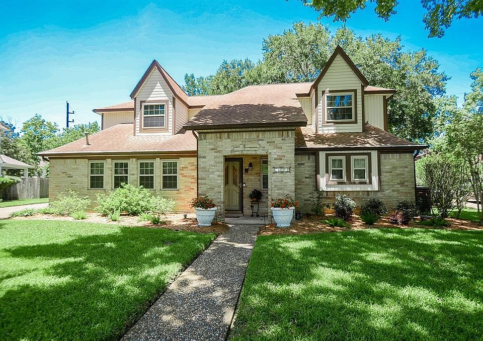 Welcome to 7639 Creek Glen nestled in the sought after subdivision of Southdown Village in Copperfield.