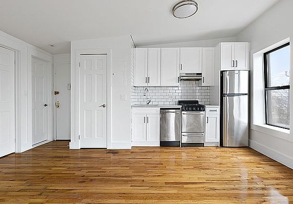 3rd image of 395 West St APT 3