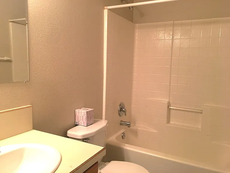 9815 S Phoenix Dr — Photo 13
