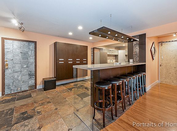 5th image of 5450 Astor Ln APT 204
