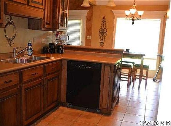 4th image of 18 Lennox Village Dr