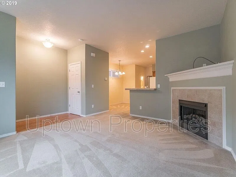 3 bed, 2.5 bath, 1498 sqft, $2,395 — Photo 2