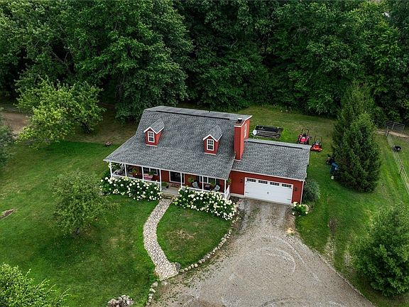 5th image of 1089 Center Rd