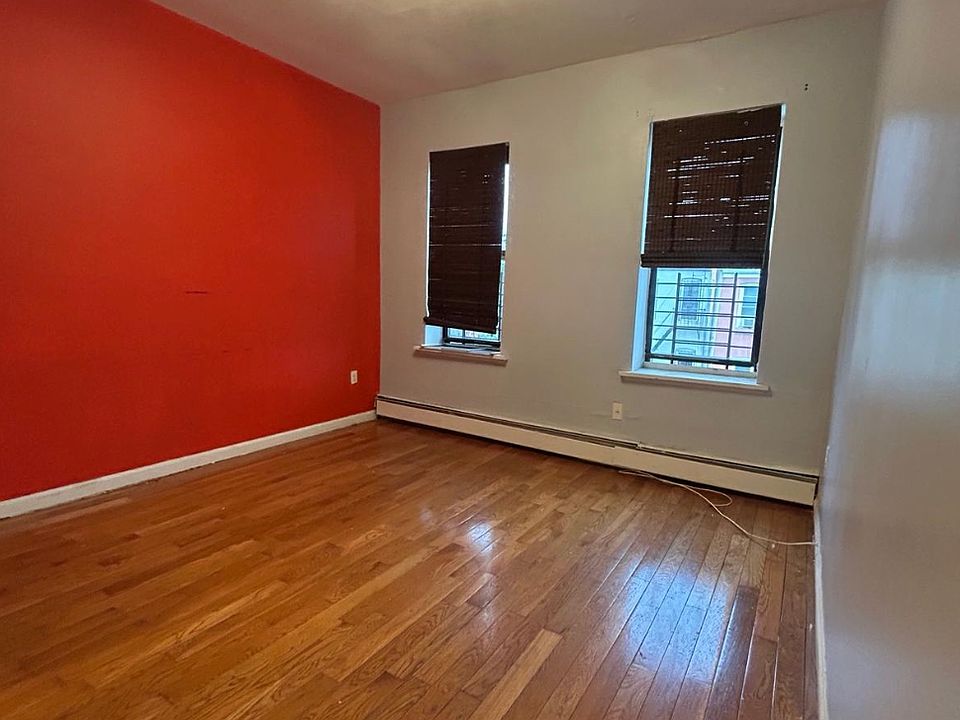3 bed · 1 bath in Brooklyn
