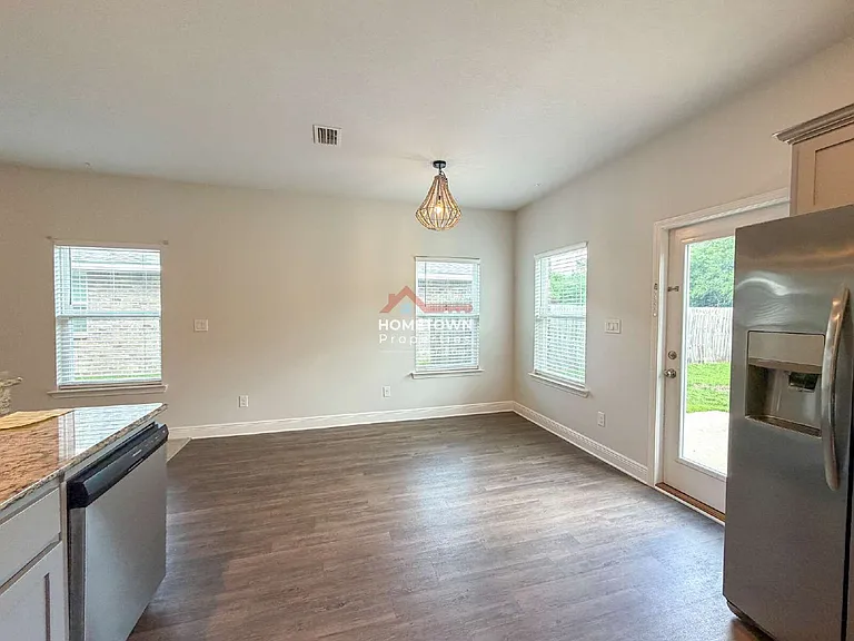 3613 Conley Dr — Photo 5