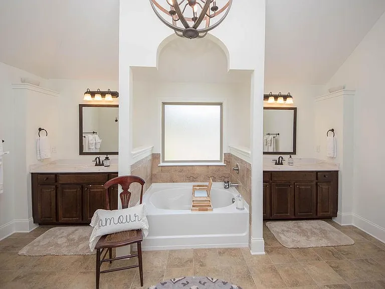 270 Savannah Dr — Photo 15
