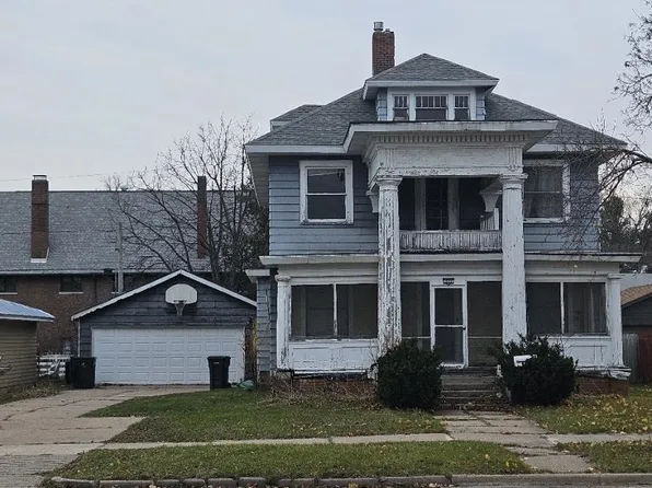 322 Jefferson St, Waupaca, WI 54981