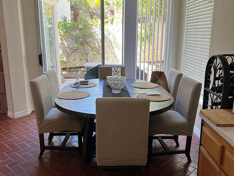 Breakfast nook 2
