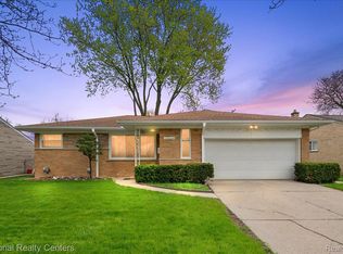 27828 Santa Ana Dr, Warren, MI 48093