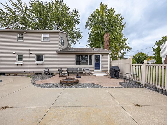 3rd image of 3 Clover Lane
