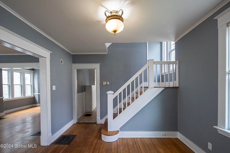 2nd image of 1183 Glenwood Boulevard