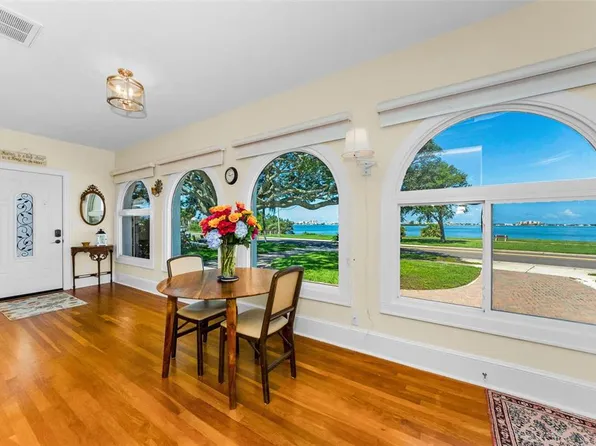 1951 Edgewater Dr, Clearwater, FL 33755