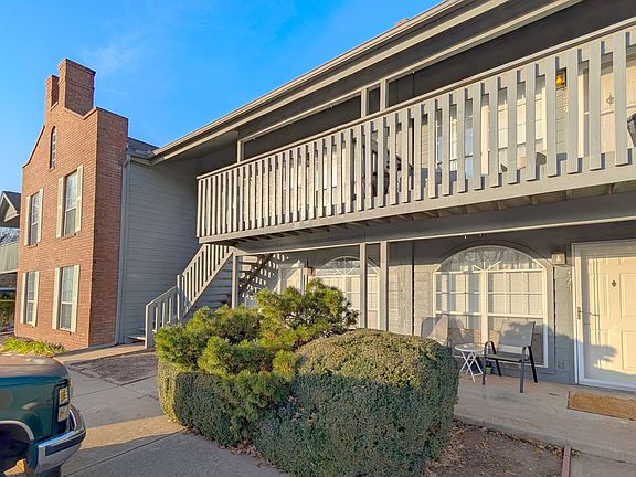 3rd image of 11525 N Meridian Ave APT 228
