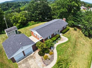 670 Racetrack Rd, Irvine, KY 40336