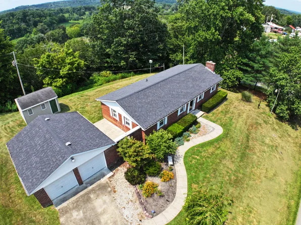670 Racetrack Rd, Irvine, KY 40336