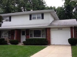 1542 Maple Ln, Elgin, IL 60123
