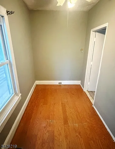 3 bed, 1.0 bath, $2,500 — Photo 4