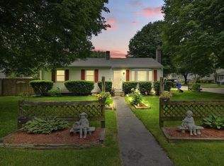 15 Entrybrook Dr, Springfield, MA 01108