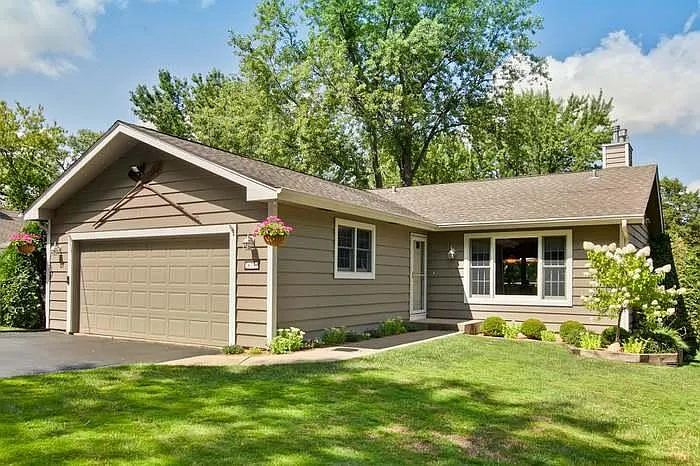 26779 N Oakdale Ln photo 1