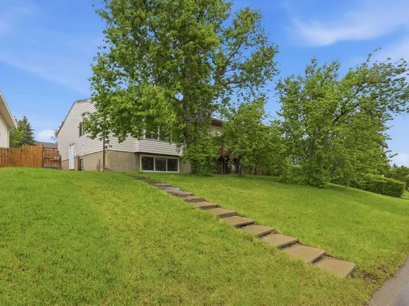 84 S Ranchero Rise NW, Calgary, AB T3G 1E2