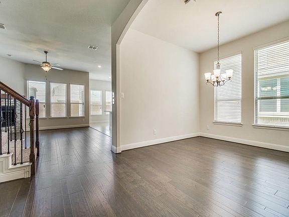 3rd image of 1325 Crossvine Dr