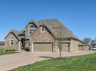 18340 Prairie View Dr, Tonganoxie, KS 66086