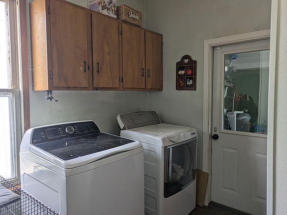5th image of 445 8th Ave NW