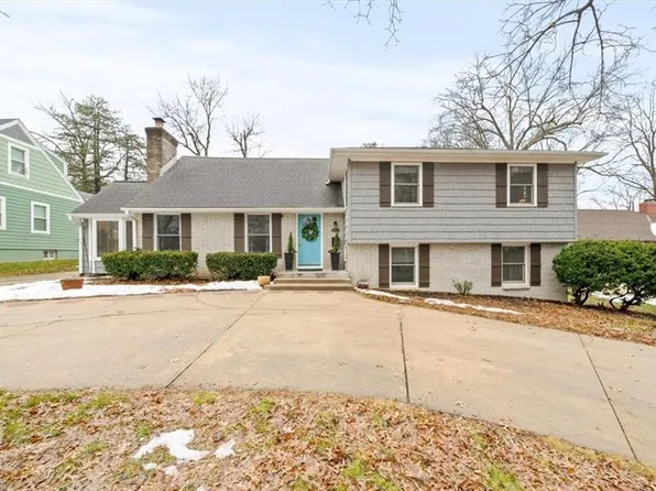 3511 W 73rd St, Prairie Village, KS 66208