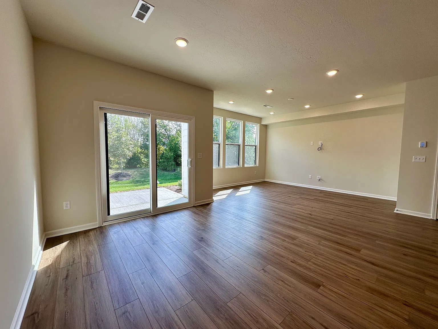 3 bed, 1883 sqft, $2,650 — Photo 3