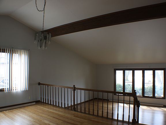 5th image of 13217 Pauline Ct
