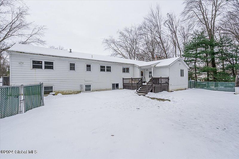 4th image of 15 Rolling Brook Drive