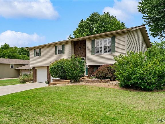3rd image of 409 Chapel Dr