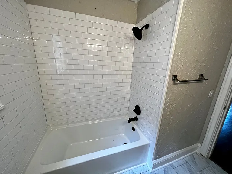 301 Potomac Ave — Photo 6