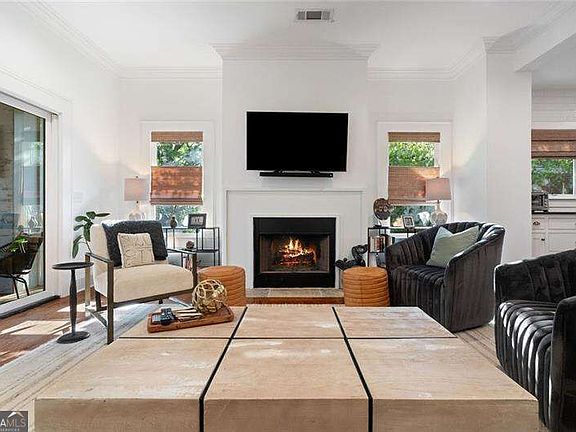 3rd image of 755 Virginia Ave NE