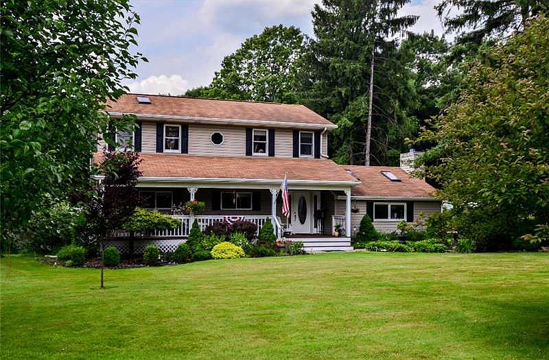 Country Colonial on 1 Acre