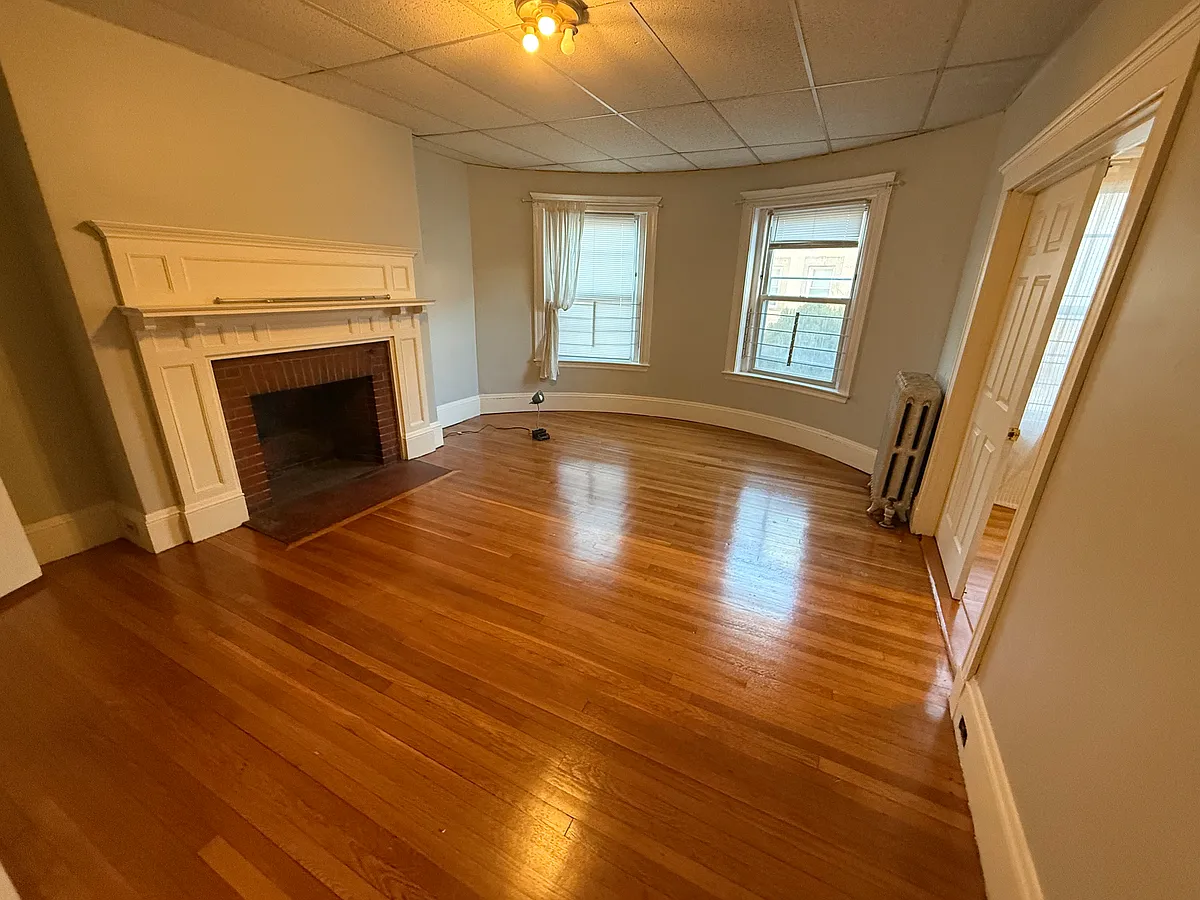 Building Photo - 14 Saint Lukes Rd #1