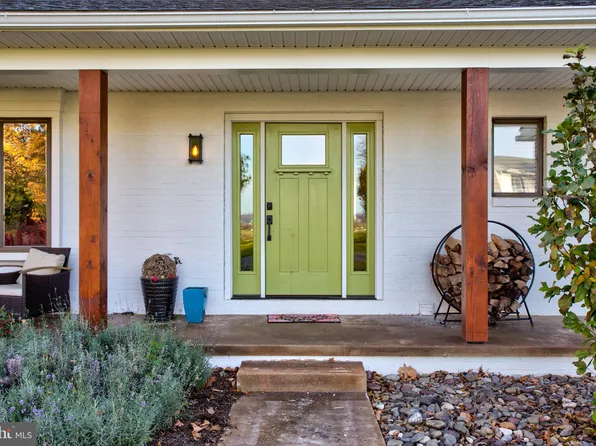 1414 Knob Hill Dr, Lititz, PA 17543