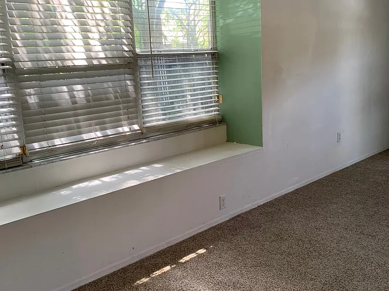1044 Henson Ct — Photo 38