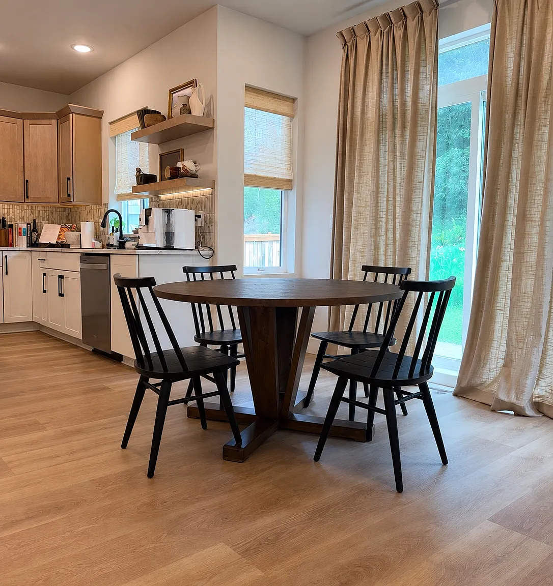4 bed, 2200 sqft, $5,100 — Photo 4