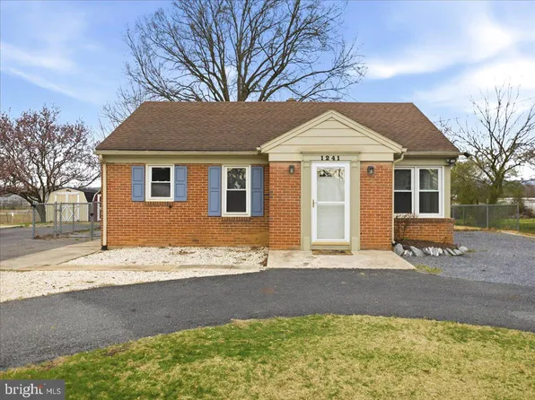 1241 S Main St, Chambersburg, PA 17201