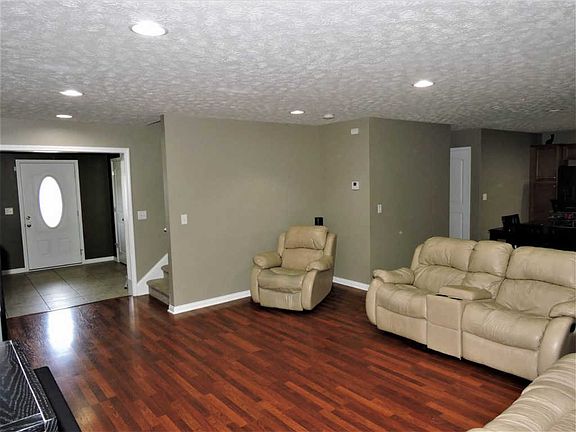 3rd image of 3801 Bronson Ln