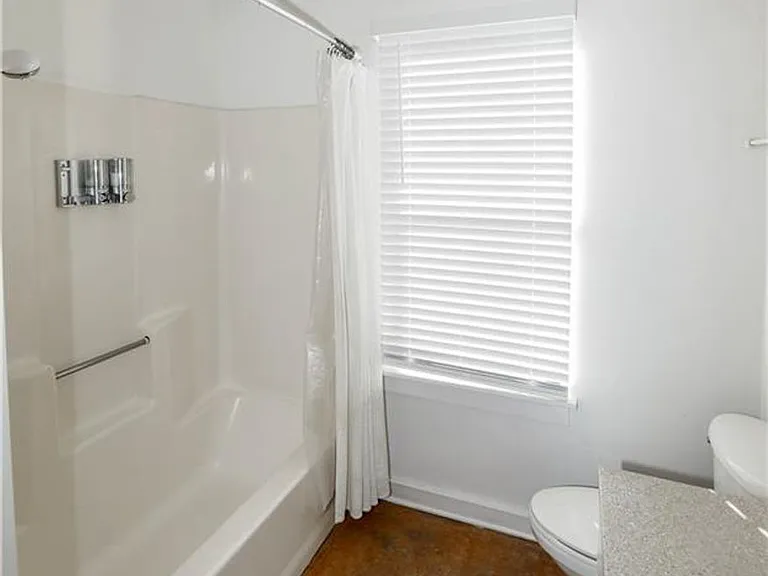 1305 Lorrain St #D — Photo 17