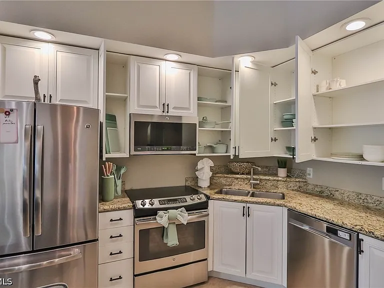 2825 Palm Beach Blvd #116 — Photo 28
