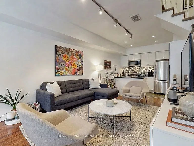 6 Wellesley Pl #42 — Photo 1