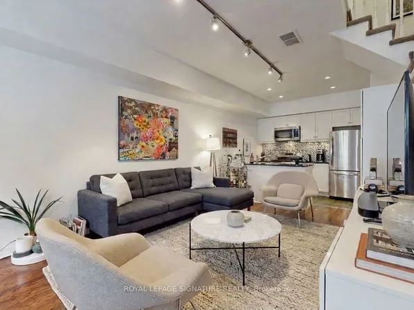 6 Wellesley Pl #42, Toronto, ON M4Y 3E1